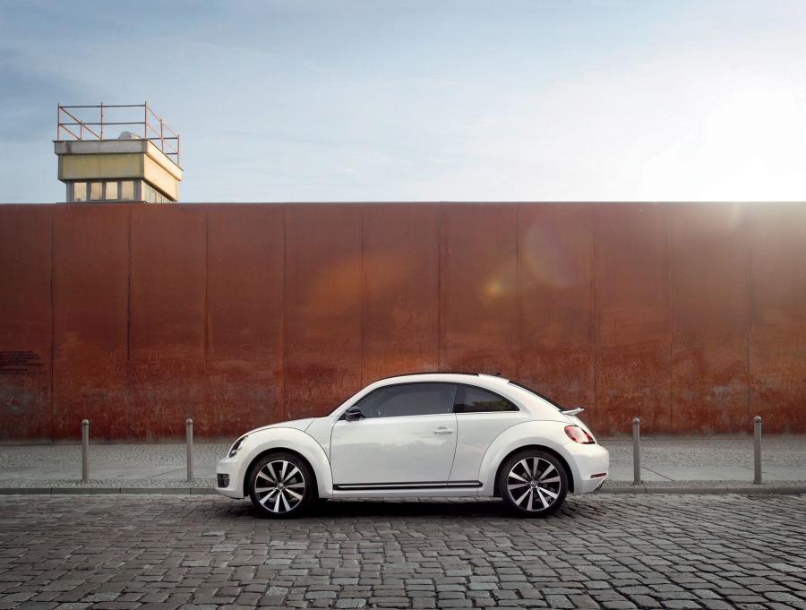  Volkswagen Beetle 2011 года  (UK) (фото 8 из 39)